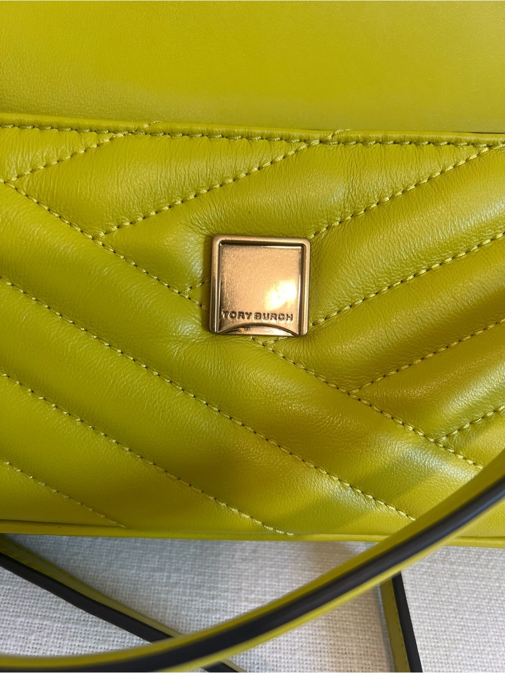 Tory Burch Island Chartreuse Quilted Kira Shoulder Bag with Gold Logo NWOT 🌷 - Picture 3 of 6